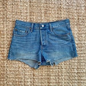 Levi’s 501 Jean Shorts size 28